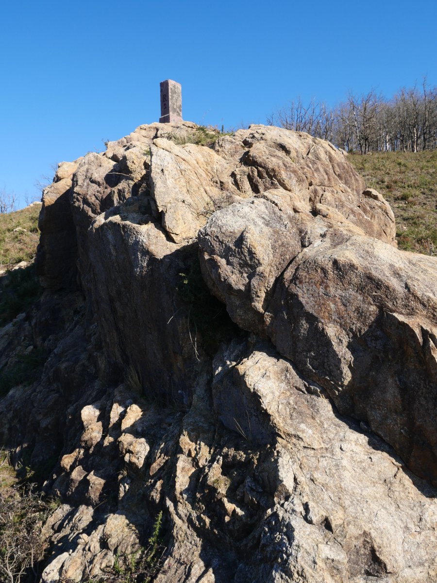 R2 mugarria, Alkozpe aldean