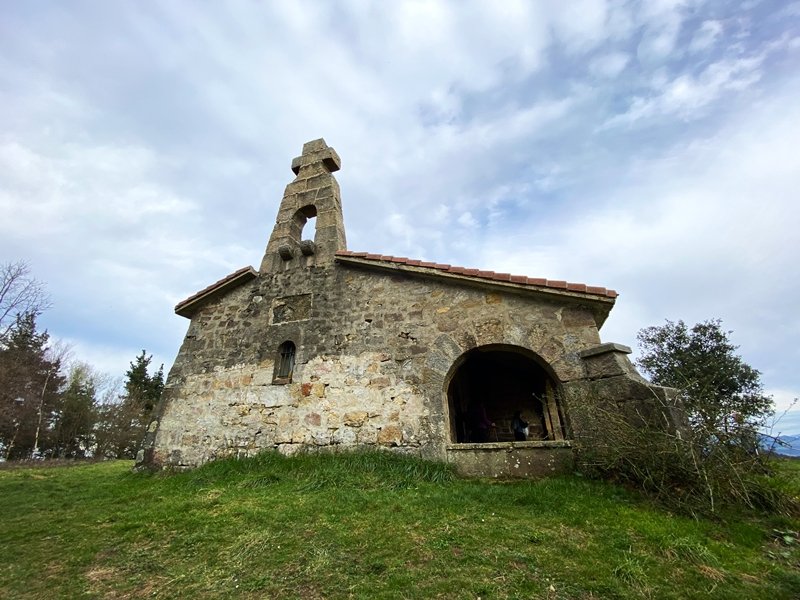 Santakrutz Ermita Bizkargi Tontorran