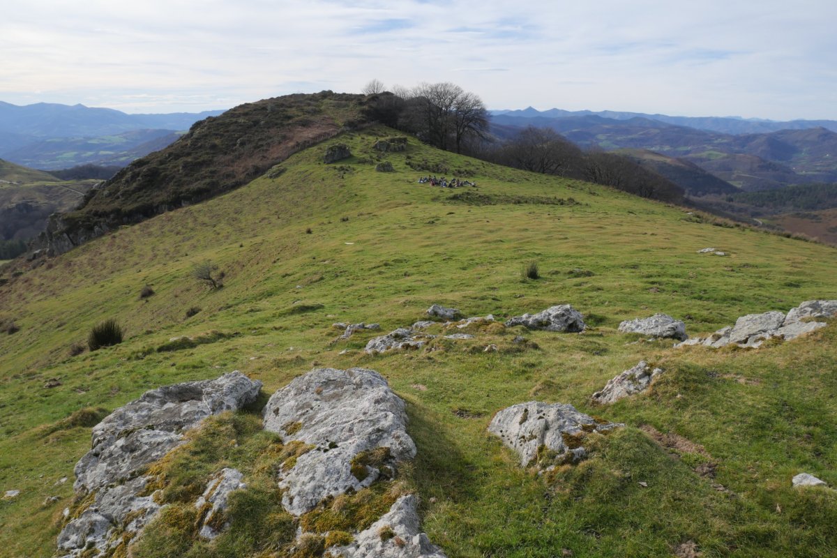 Antsestegiko bigarren gailurra, HMan