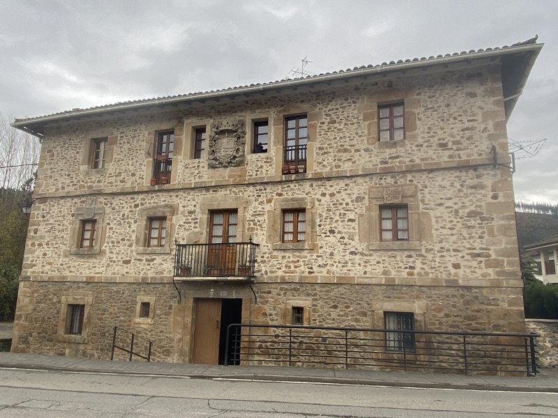 Etxea (Restergo Kalea). Aiara (Luiaondo)