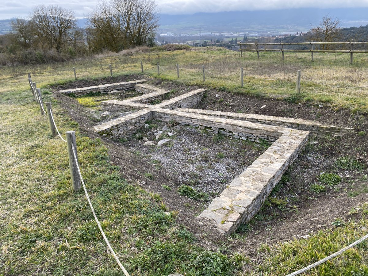 Ustezko Tenplu Bat. Iruña Oka (Iruña Veleia)