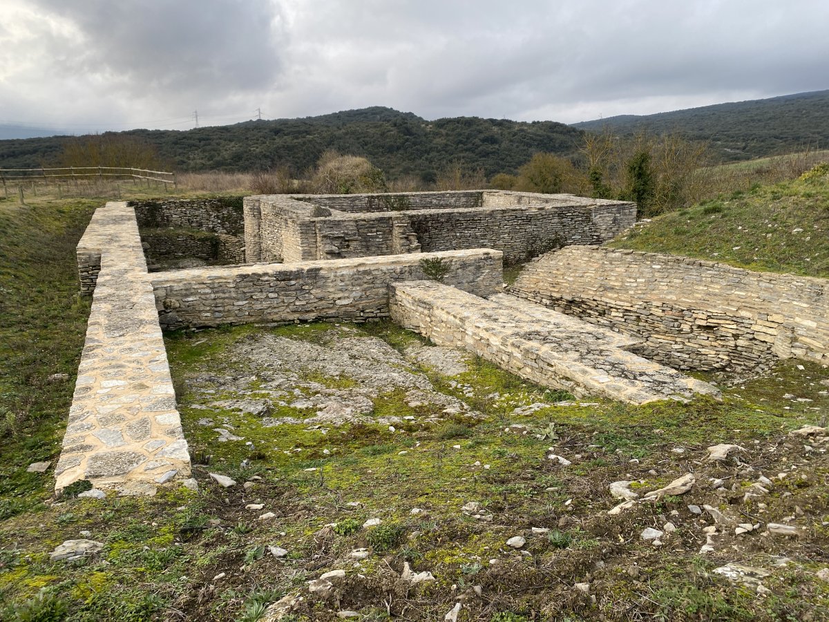 Ustezko Tenplu Bat. Iruña Oka (Iruña Veleia)