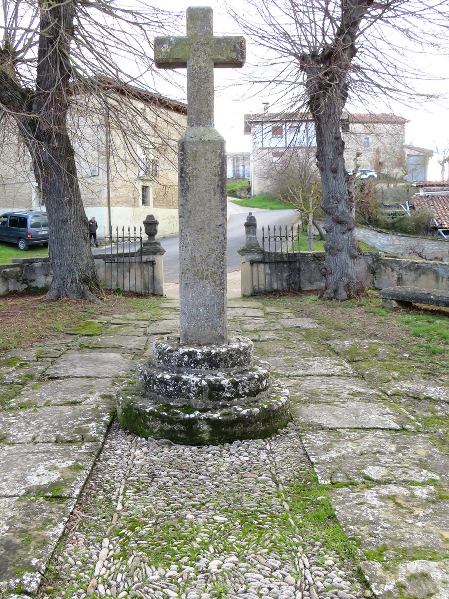 Gurutzea eliz atarian, Komunioi-Lantaron