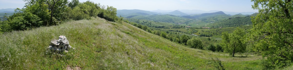 Arizbakar, Arangaitzen ekialdeko bizkarrean