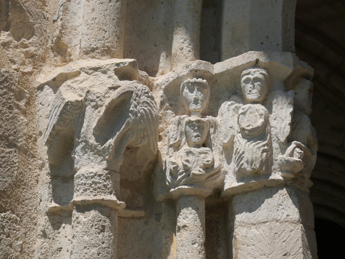 San Vicente eliza, Larunbe