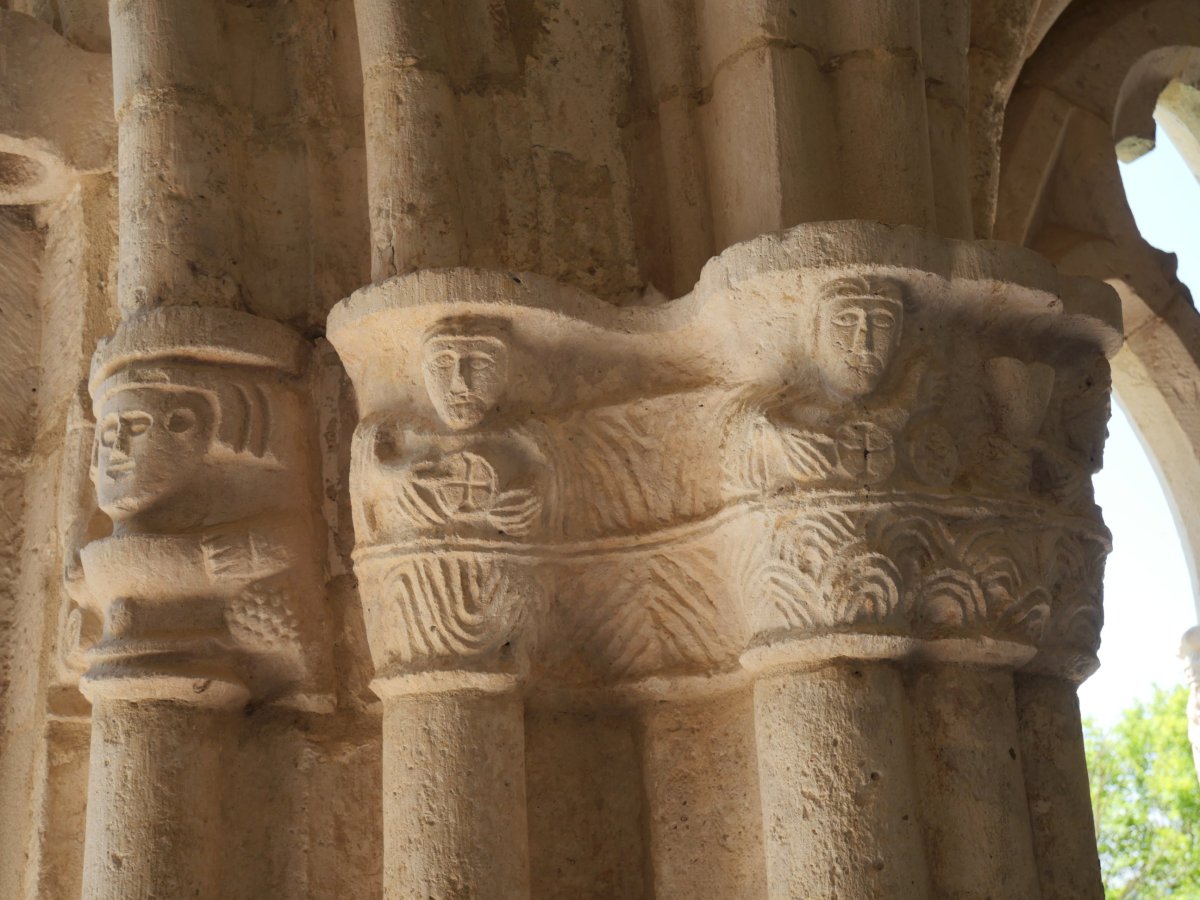 San Vicente eliza, Larunbe