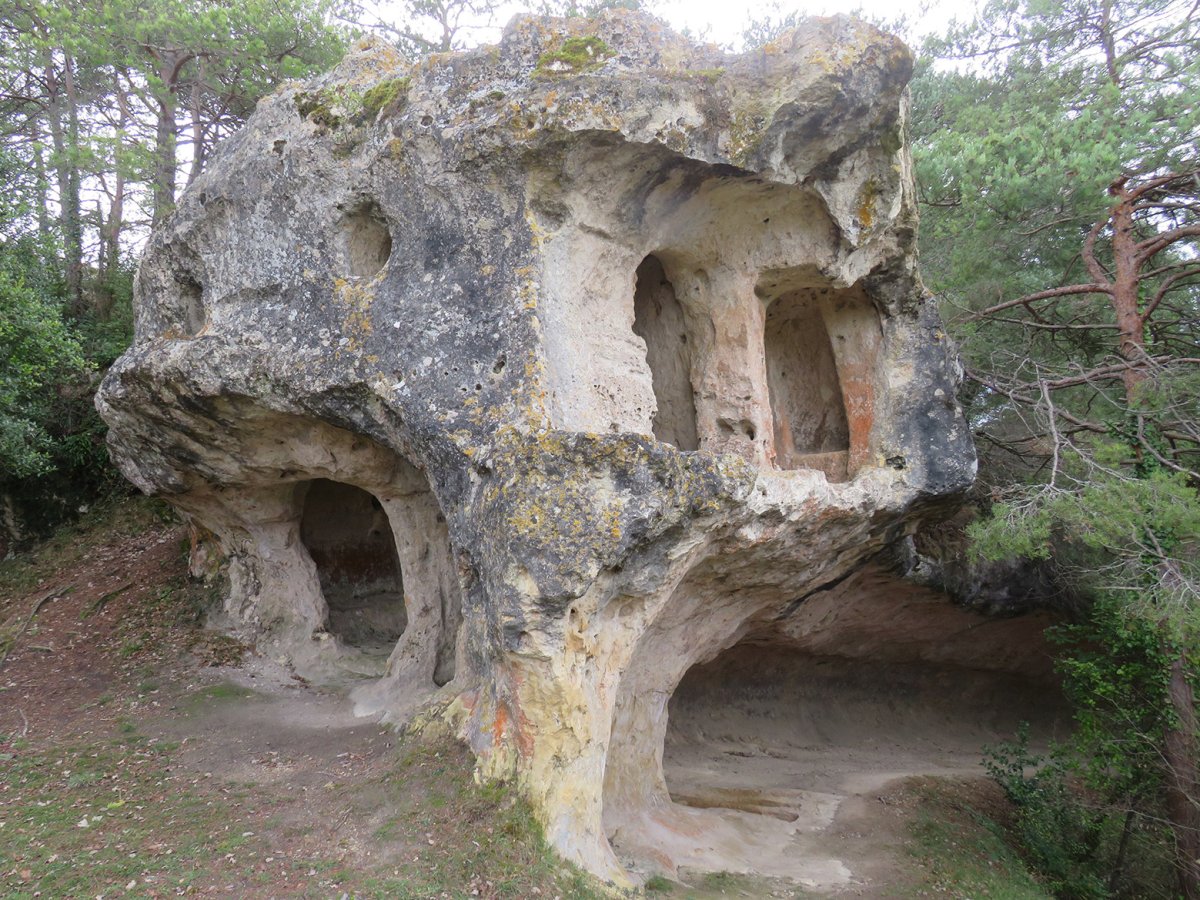 Santiago nekropolia, Pinedo-Gaubea