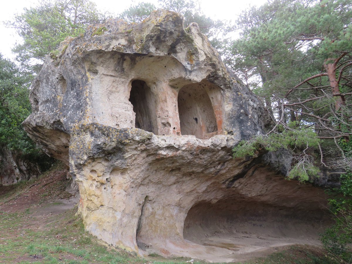 Santiago nekropolia, Pinedo-Gaubea