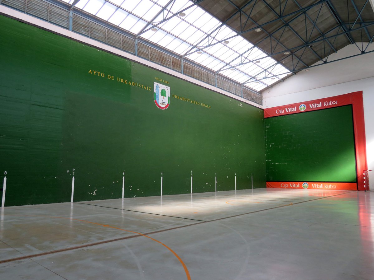 Pilotalekua, Izarra-Uukabustaiz