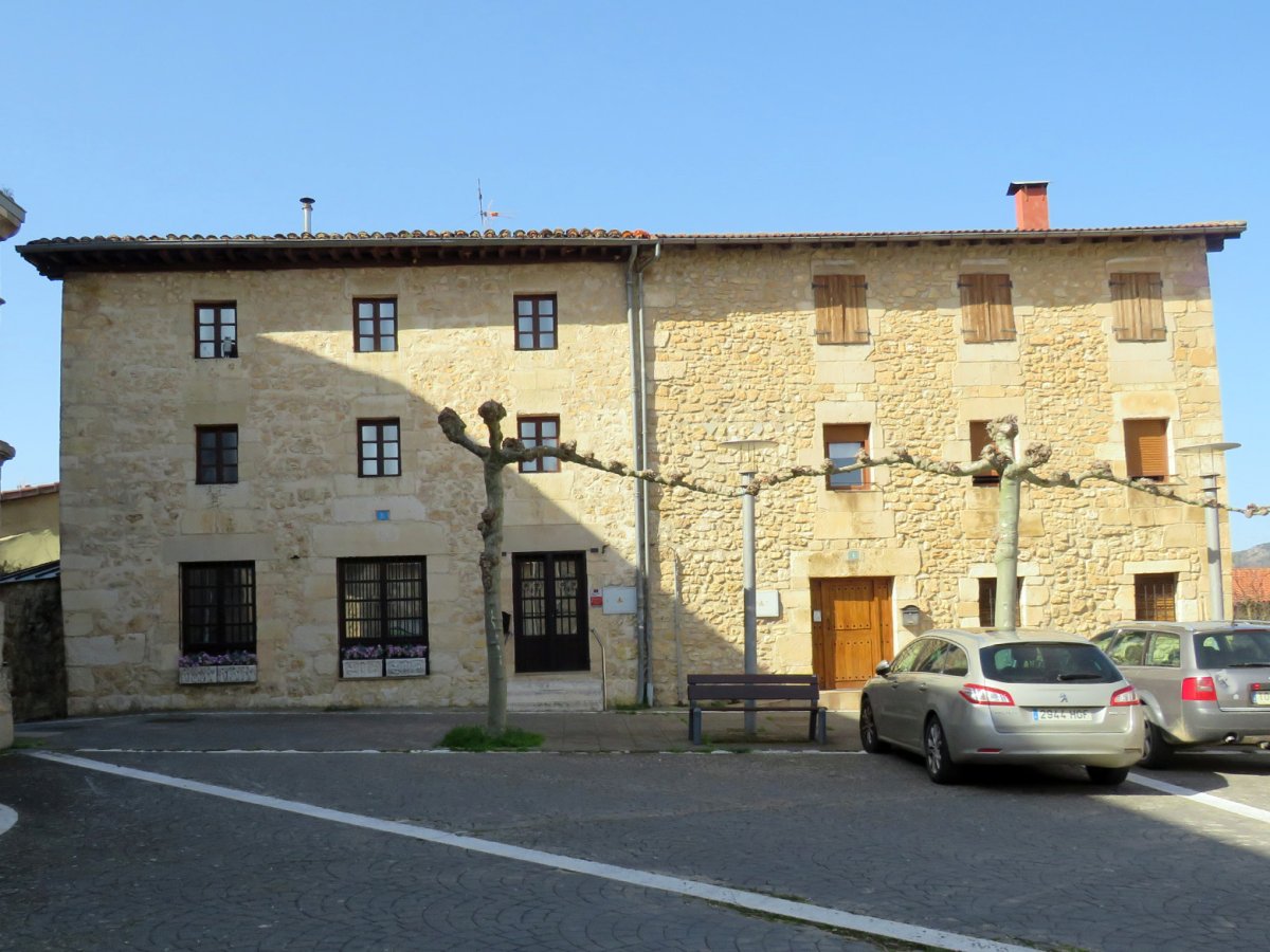 Etxea (Fray Jacinto Plaza 4-5) Urizaharra