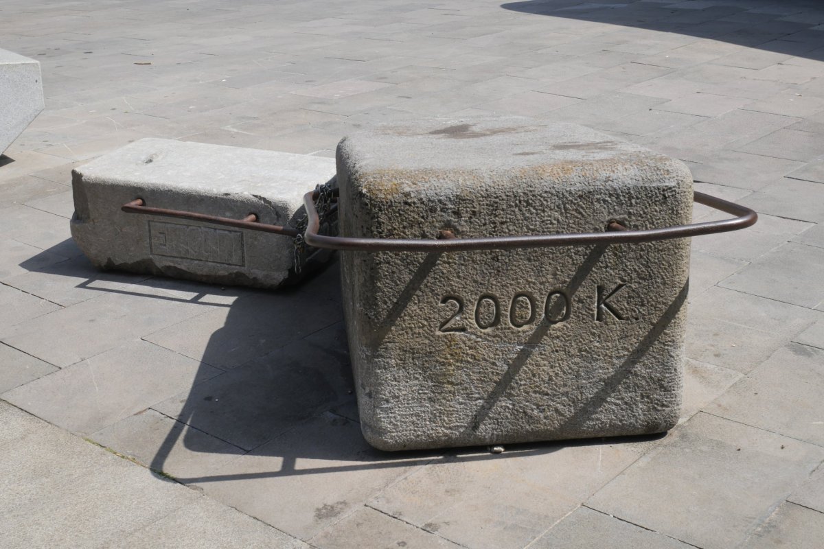 Idi-dematako harriak Astigarragako Foru plazan