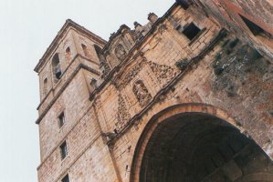 Iratxeko monastegiaren ataria