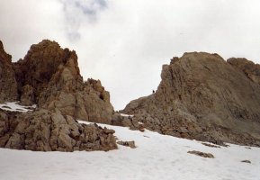 Ibilbideak harresia zeharkatzen duen lekua