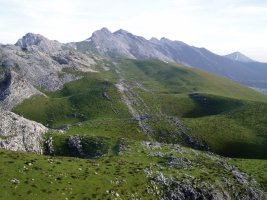 Hego-ekialdera ikuspegia hegoaldeko bizkarretik