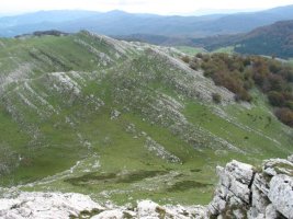 Uarrain eta Arriolatz, Ekialdean, tontorretik ikusita