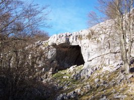 Cerca del lekanda en itxina esta la cueva de supelegor