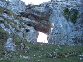 Cerca del lekanda esta el ojo de atxular