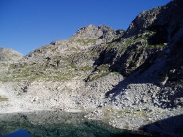 Pic de Peguera Saburó aintziraren ingurutik ikusita