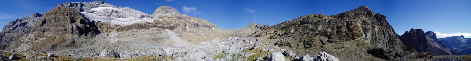 Pinetako Balkoitik gorantz ikuspegi zabala