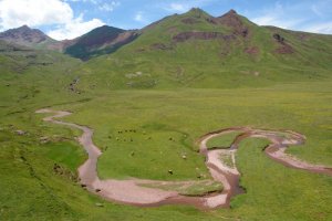 Lañetera mendia eta errekaren urratua