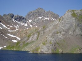 Ipar-ekialdetik ikusita, Pecicoko beheko urtegitik