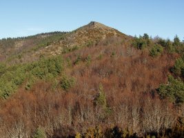 Brakola (1368m), eta atzean, Migoleta (1406m)
