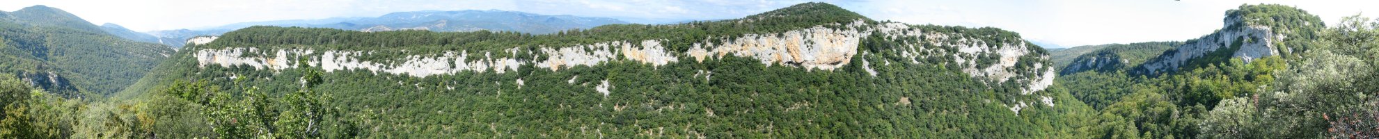 Benasako arroila goitik ikusita