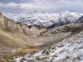 La Renclusatik datorren bidea bailaratxo honetan gora igotzen da