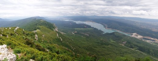 Esako urtegia eta Leireko mendilerroa Arangoititik