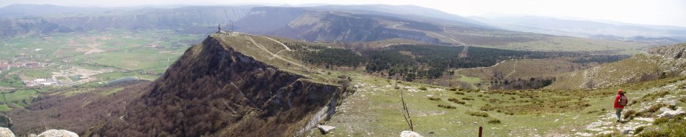 Ipar-mendebaldetik ikusita