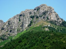 Tontorraren inguruko haitzak Endara aldetik