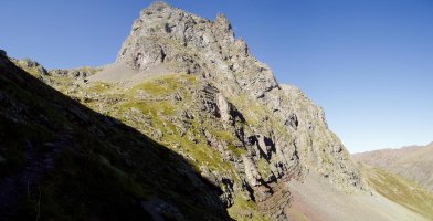 Ekialdetik, La Rinconadatik Anayeteko lakuetara igotzen den bidetik ikusita