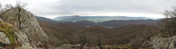 Panorama zabala Serlo Gaineko talaiatik