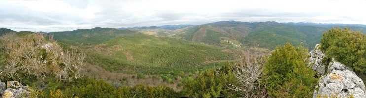 Arriasgoitiko bazterrak Aginagako Harriko gailurretik