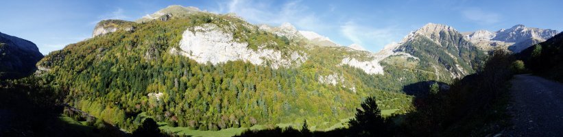 Otal bailarara igotzen den bidetik Bujaruelo bailararen ikuspegi zabala