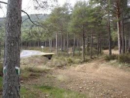 PISTA A SEGUIR HACIA LA DERECHA AUNQUE ESTÁ EL ASPA