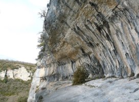Lezaiako eskalada eremua, arroilaren gaineko talaia ederra 