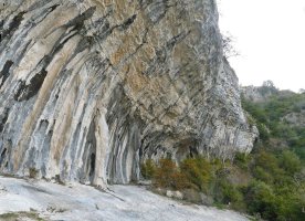 Lezaiako eskalada eremua, arroilaren gaineko talaia ederra
