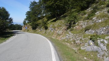 Santutegiko errepidean behera jaistean, errepidetik ateratzeko unea