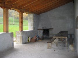 SanUrbanoren ermitaren magalean dagoen aterpea