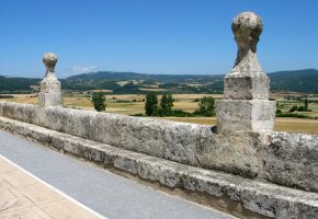 Apinanizko plazatik Maeztu aldera begira