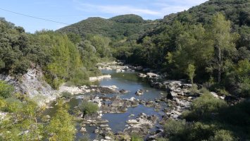 Arakil ibaia Anotz inguruan