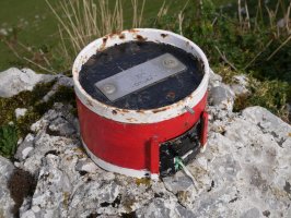 Uzkuiti, txartelontzia