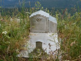 Idoskia mendi taldeak jarritako txartelontzi ederra