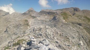 Ukerdi tontorra, atzean Budogia eta Hiru Erregeen Mahaia