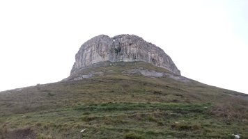 Ungino (1099m) bere haitzuloarekin