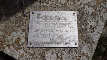 Mendizar (1323m) erpin geodesikoaren plaka