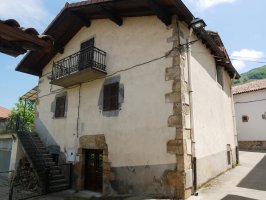 Kaleko etxe baten atea, Beintza