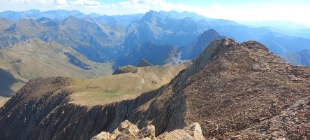 Tendeñera (2853m) azken zatia tontorraldetik