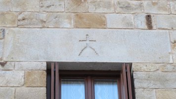 Hospital etxeko leihoko dintela, Bakaiku